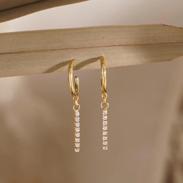 Simple Dangle Earring- CVD Diamond & Gold