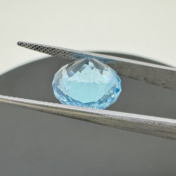 Natural 9.52 Carat/ 10.56 Ratti Blue Topaz Loose Gemstone