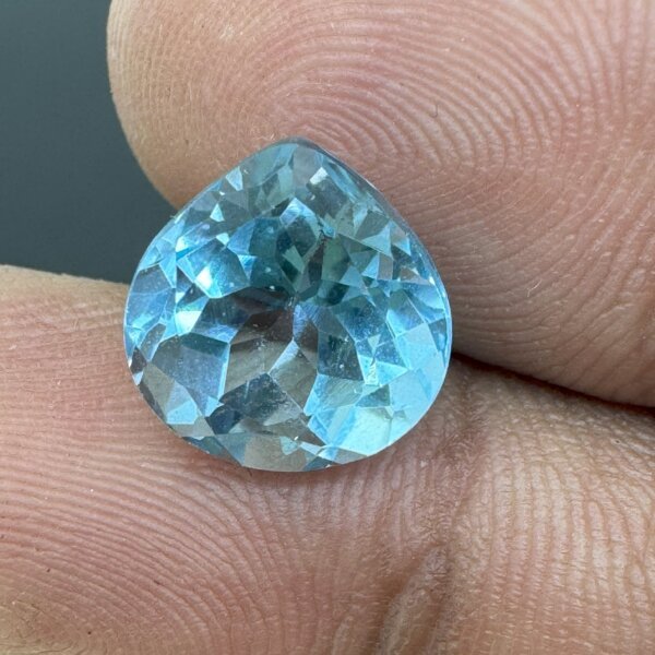 Natural 5.10 Carat/ 5.66 Ratti Blue Topaz Loose Gemstone