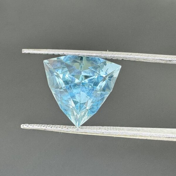 Natural 7.30 Carat/ 8.10 Ratti Blue Topaz Loose Gemstone