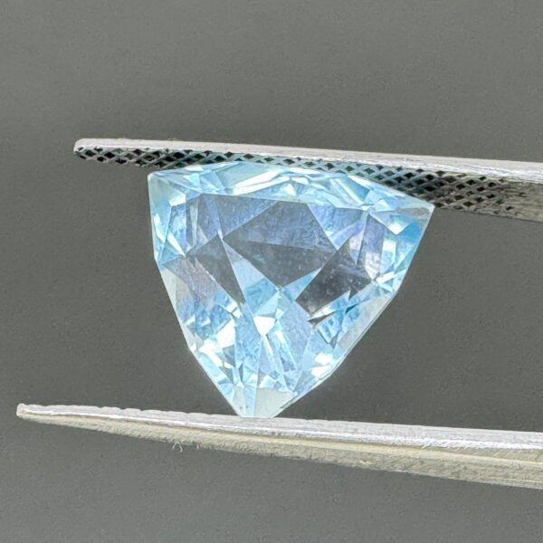 Natural 7.30 Carat/ 8.10 Ratti Blue Topaz Loose Gemstone