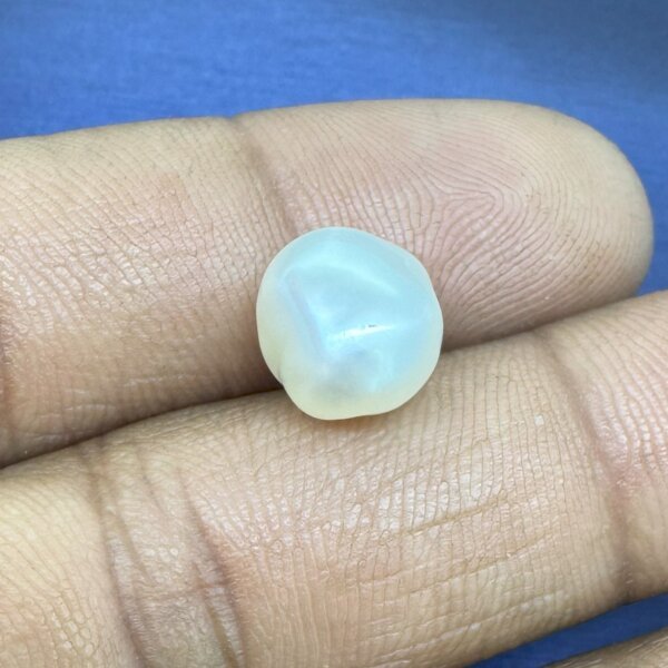 Natural 6.34 Carat/ 7.03 Ratti Venezuela Pearl Gemstone