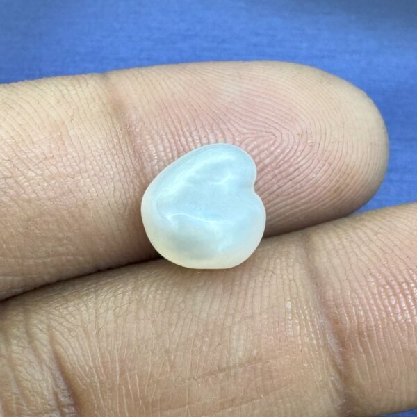 Natural 4.92 Carat/ 5.46 Ratti Venezuela Pearl Gemstone