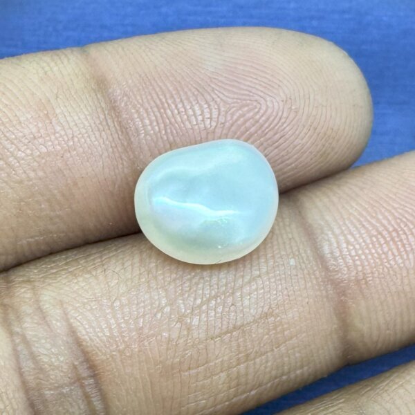 Natural 4.85 Carat/ 5.38 Ratti Venezuela Pearl Gemstone