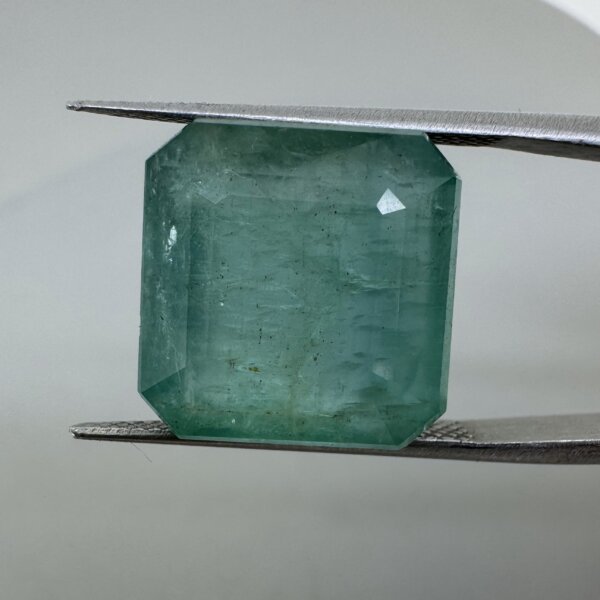 Natural Zambian 13.66 Carat/ 15.18 Ratti Emerald Gemstone