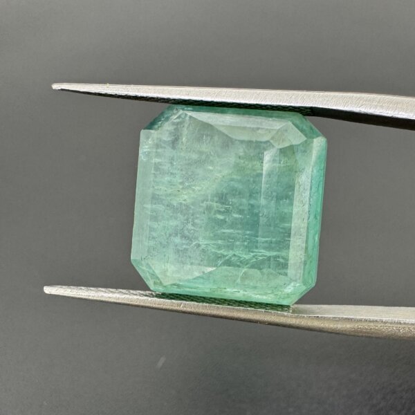 Natural Zambian 13.66 Carat/ 15.18 Ratti Emerald Gemstone