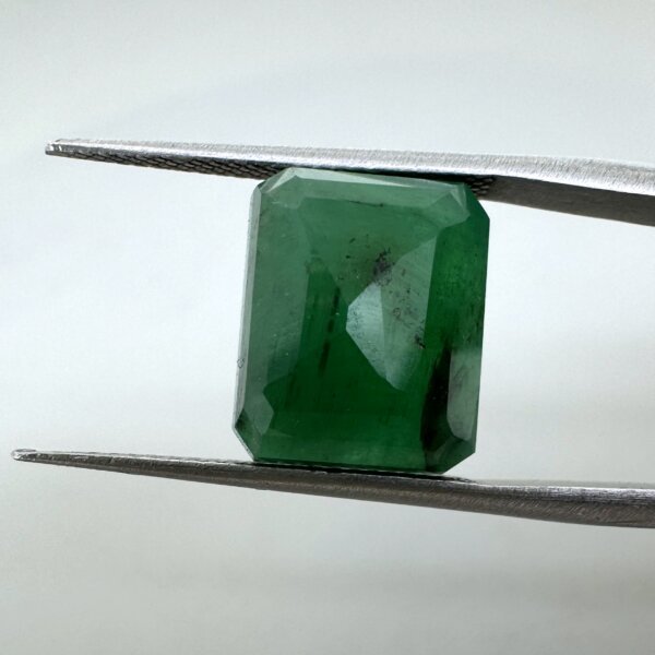 Natural Zambian 7.15 Carat/ 7.94 Ratti Emerald Gemstone