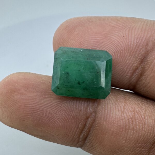 Natural Zambian 7.15 Carat/ 7.94 Ratti Emerald Gemstone