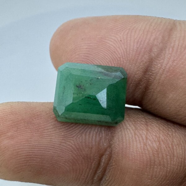 Natural Zambian 7.15 Carat/ 7.94 Ratti Emerald Gemstone