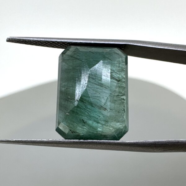 Natural Zambian 9.86 Carat/ 10.96 Ratti Emerald Gemstone