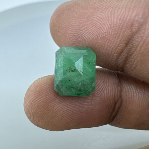 Natural Zambian 5.04 Carat/ 5.60 Ratti Emerald Gemstone