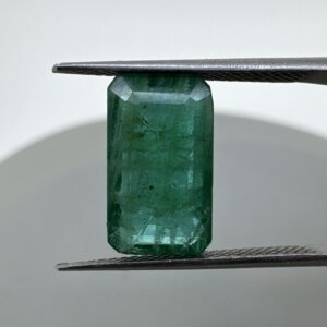 Natural Zambian 4.49 Carat/ 4.99 Ratti Emerald Gemstone