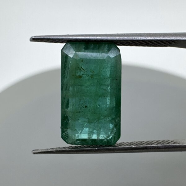 Natural Zambian 4.49 Carat/ 4.99 Ratti Emerald Gemstone