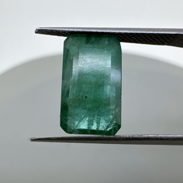 Natural Zambian 4.49 Carat/ 4.99 Ratti Emerald Gemstone