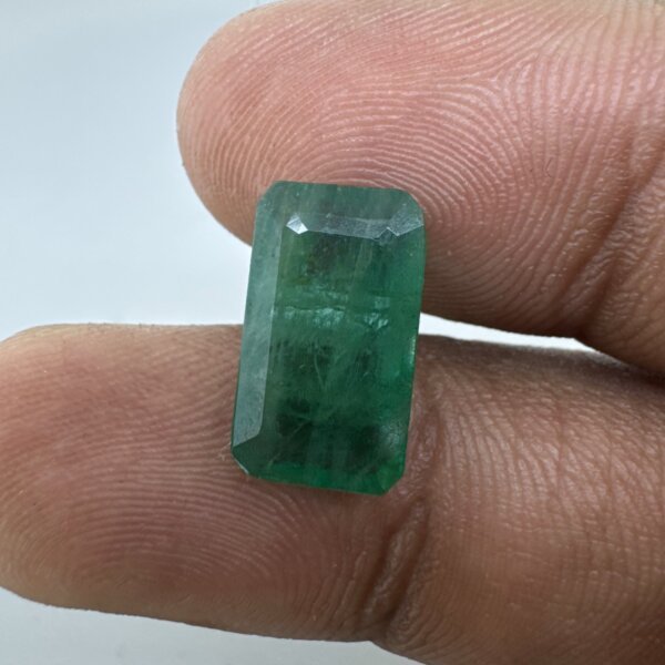 Natural Zambian 4.49 Carat/ 4.99 Ratti Emerald Gemstone