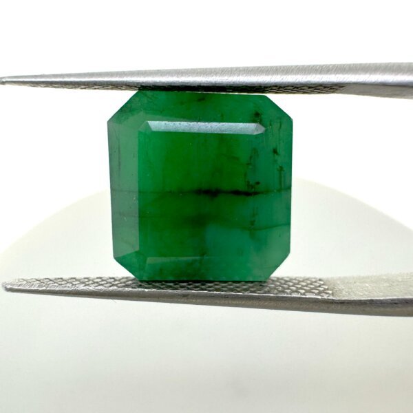 Natural Zambian 7.96 Carat/ 8.81 Ratti Emerald Gemstone