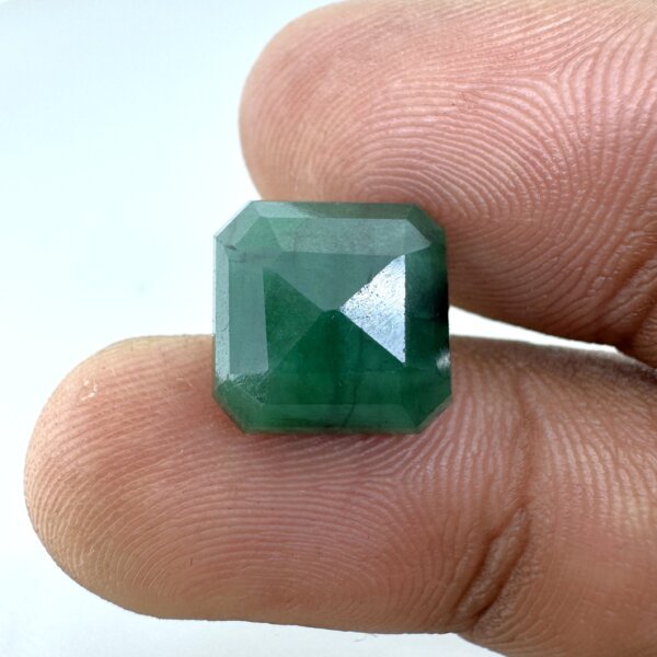 Natural Zambian 7.96 Carat/ 8.81 Ratti Emerald Gemstone