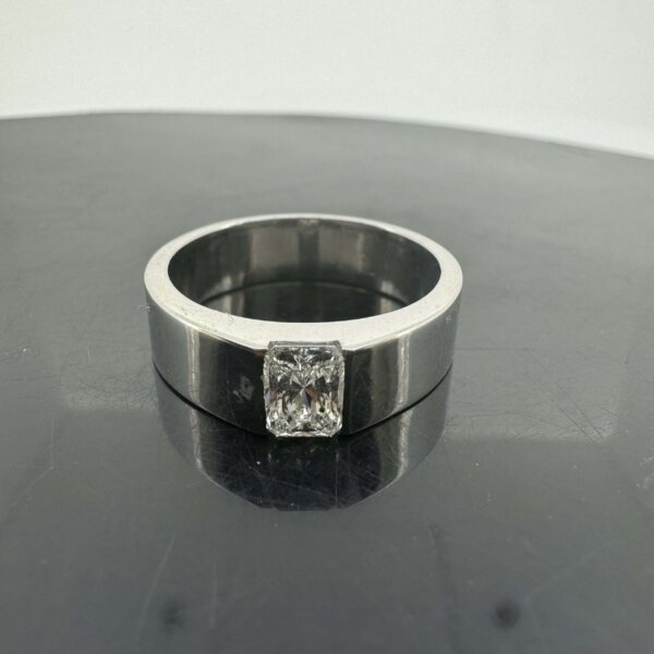 Radiant Edge CVD Diamond Ring For Women
