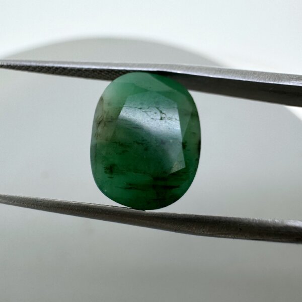 Natural Zambian 5.67 Carat/ 6.30 Ratti Emerald Gemstone