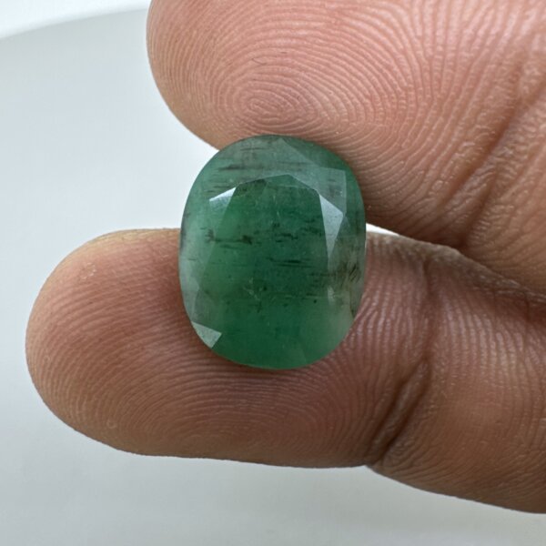 Natural Zambian 5.67 Carat/ 6.30 Ratti Emerald Gemstone