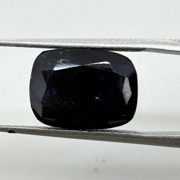 Natural 5.28 Carat/ 5.86 Ratti Loose Iolite Gemstone