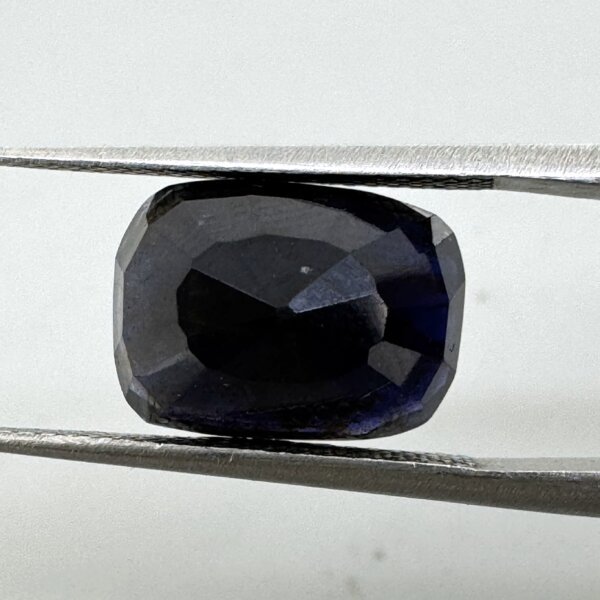 Natural 5.28 Carat/ 5.86 Ratti Loose Iolite Gemstone