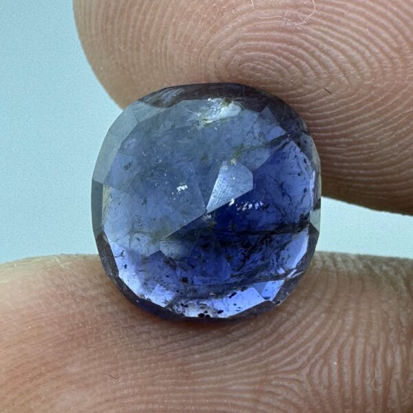 Natural 4.44 Carat/ 4.92 Ratti Loose Iolite Gemstone