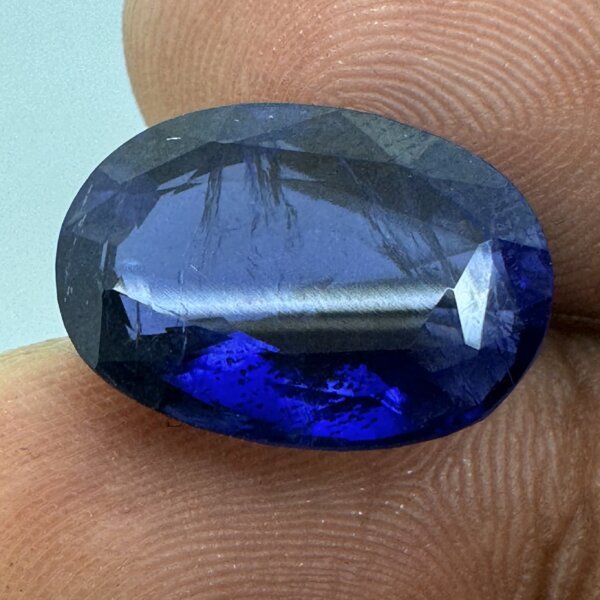 Natural 9.98 Carat/ 11.70 Ratti Loose Iolite Gemstone