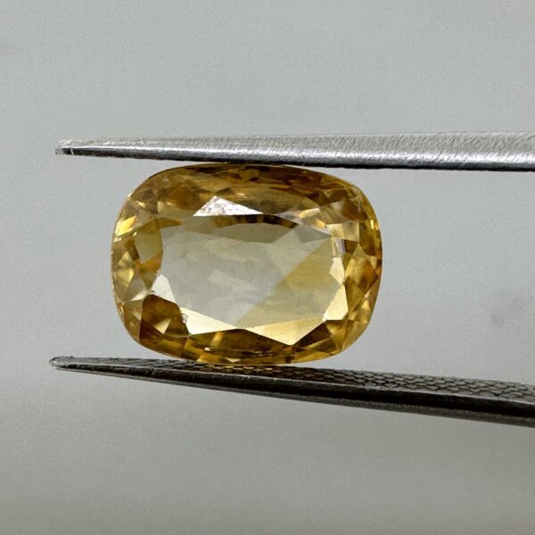 Natural 4.92 Carat/ 5.47 Ratti Yellow Zircon Loose Gemstone