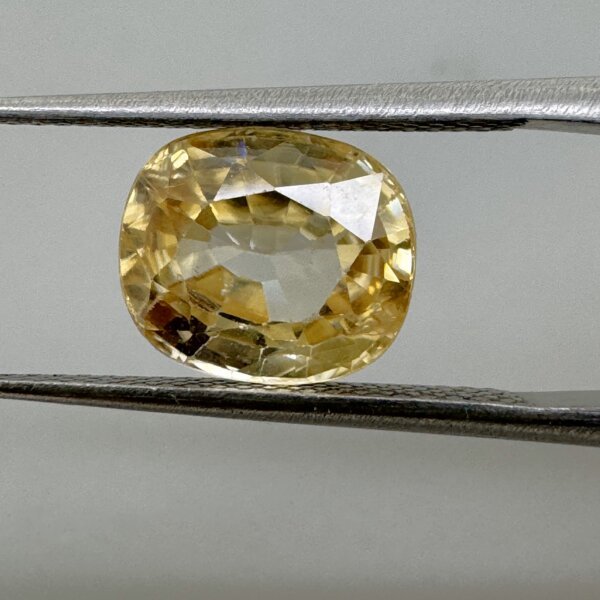 Natural 4.40 Carat/ 4.89 Ratti Yellow Zircon Loose Gemstone