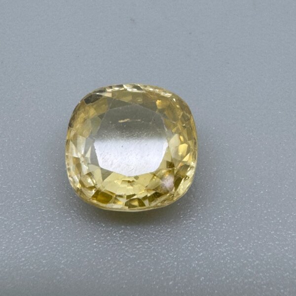 Natural 4.55 Carat/ 5.06 Ratti Yellow Zircon Loose Gemstone