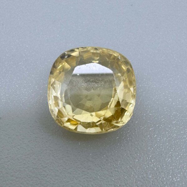 Natural 4.55 Carat/ 5.06 Ratti Yellow Zircon Loose Gemstone