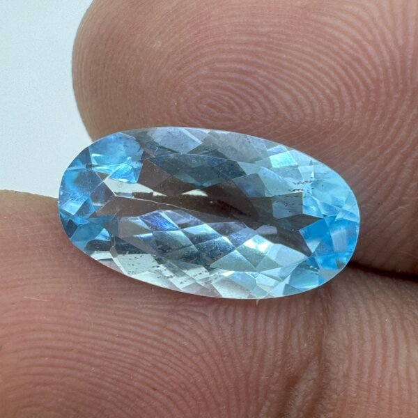 Natural 5.05 Carat/ 5.60 Ratti Blue Topaz Loose Gemstone