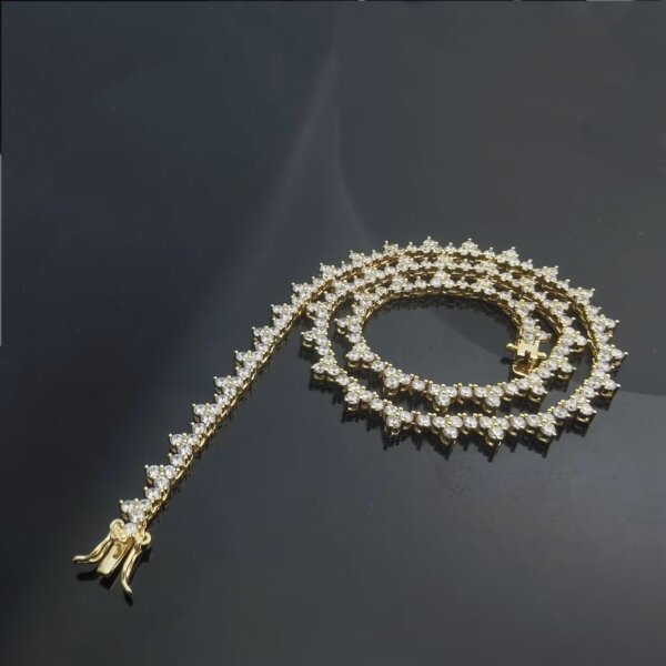 Sparkling CVD Diamond Cluster Necklace with Gold