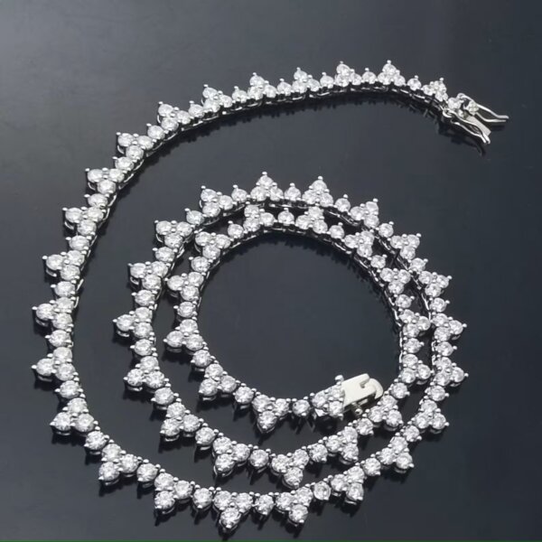 Sparkling CVD Diamond Cluster Necklace with Gold