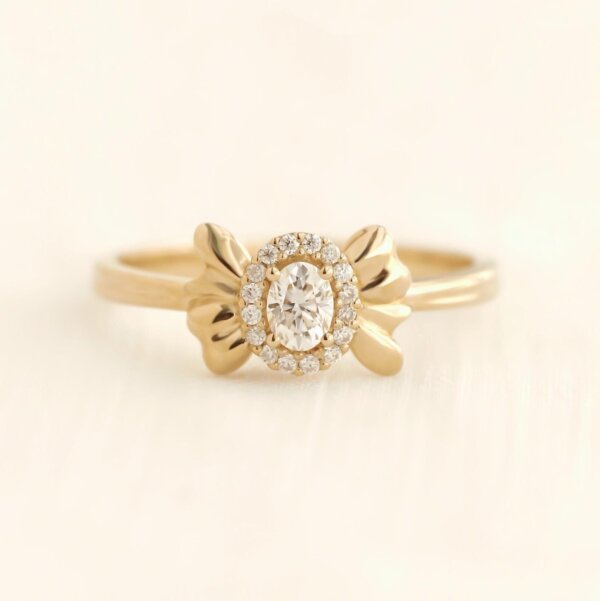 Vintage Style Bow Ring with Lab Grown Diamond Centerpiece
