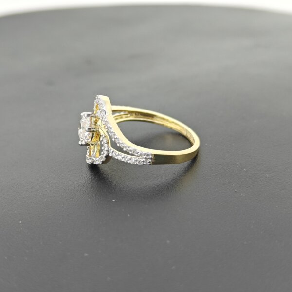 Floral Swirl CVD Diamond Ring in Gold with Split Shank Design