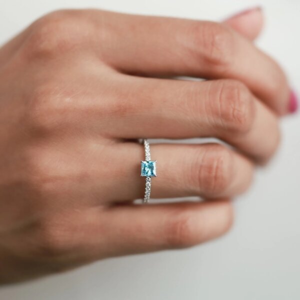 Blue Lab Grown Diamond Halo Ring in Gold