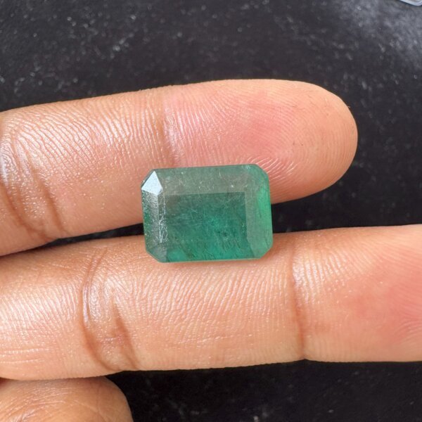9.86 Carat/ 10.96 Ratti Natural Zambian Emerald/ Panna Gemstone
