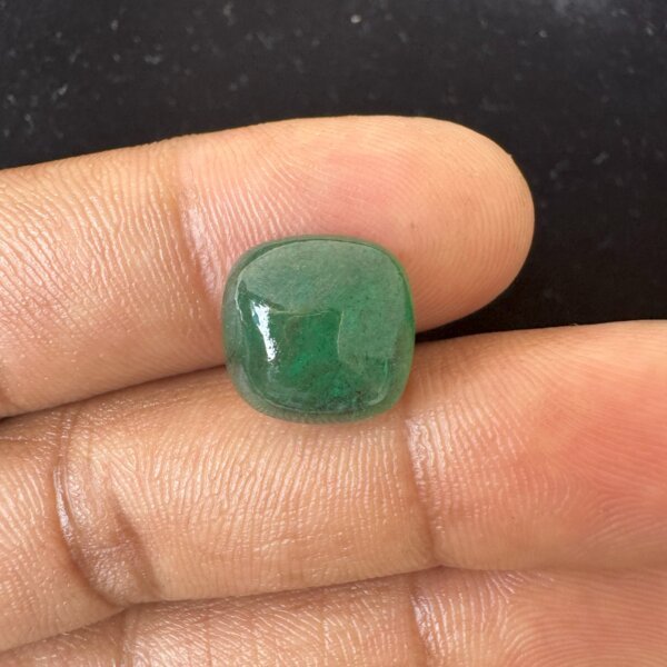 7.96 Carat/ 8.83 Ratti Natural Zambian Cabochon Emerald/ Panna Gemstone