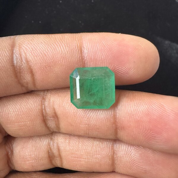 7.54 Carat/ 8.36 Ratti Natural Zambian Emerald/ Panna Gemstone