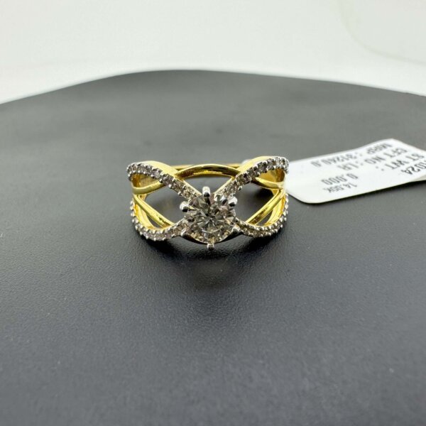 Crossover Gold Ring with Round CVD Diamond and Pave Accent Bands