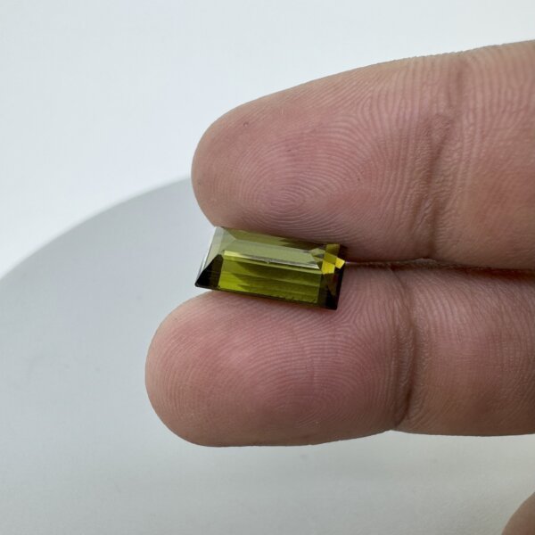 4.28 Carat/ 4.75 Ratti Natural Green Tourmaline Gemstone
