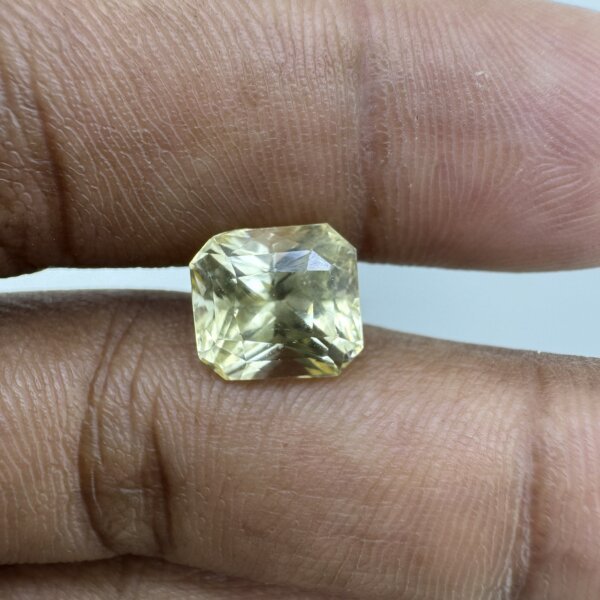 5.55 Carat/ 6.16 Ratti Natural Yellow Sapphire/ Pukhraj Gemstone