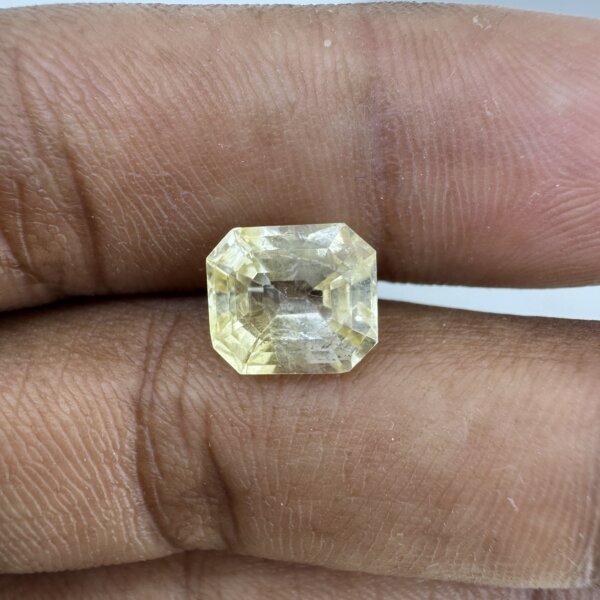 4.03 Carat/ 4.47 Ratti Natural Yellow Sapphire/ Pukhraj Gemstone
