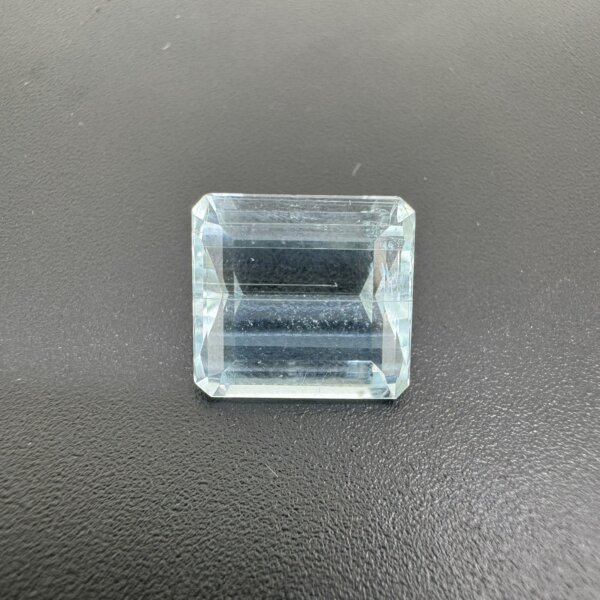 5.68 Carat/ 6.30 Ratti Natural Aquamarine Gemstone