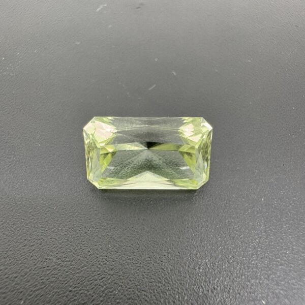 5.05 Carat/ 5.60 Ratti Natural Green Beryl Gemstone