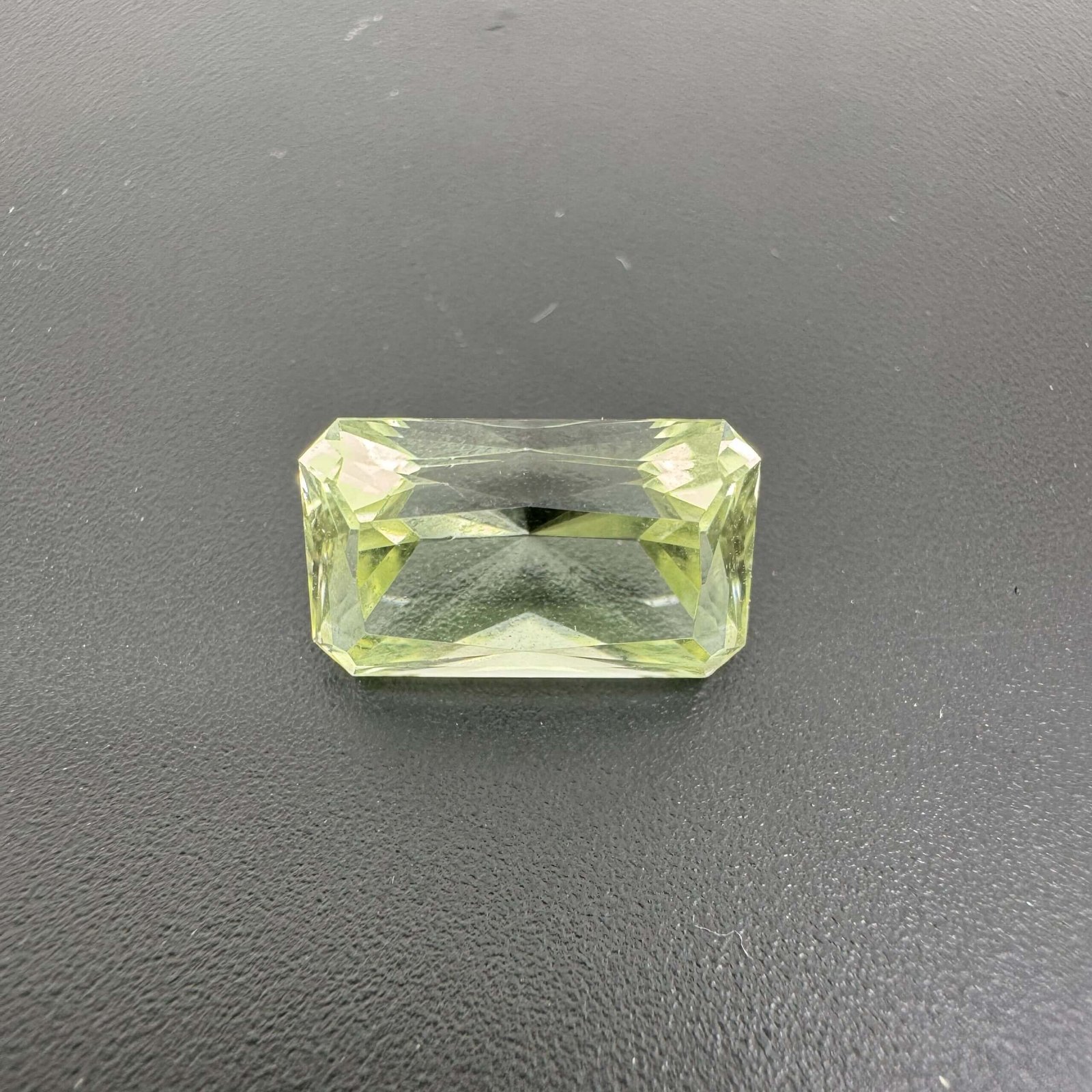 5.05 Carat/ 5.60 Ratti Natural Green Beryl Gemstone