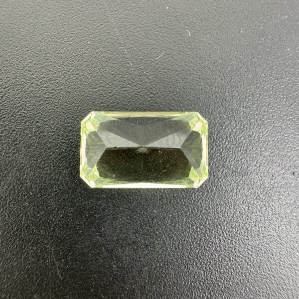 5.05 Carat/ 5.60 Ratti Natural Green Beryl Gemstone