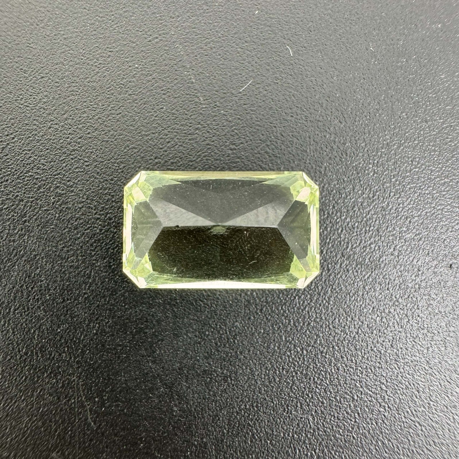 5.05 Carat/ 5.60 Ratti Natural Green Beryl Gemstone